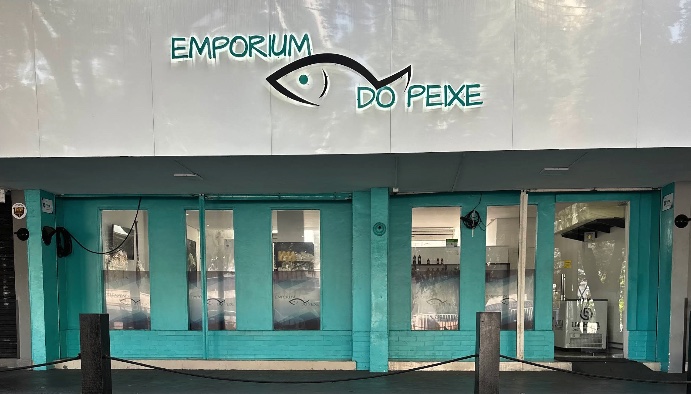 Fachada do Emporium do Peixe em Adrianópolis
